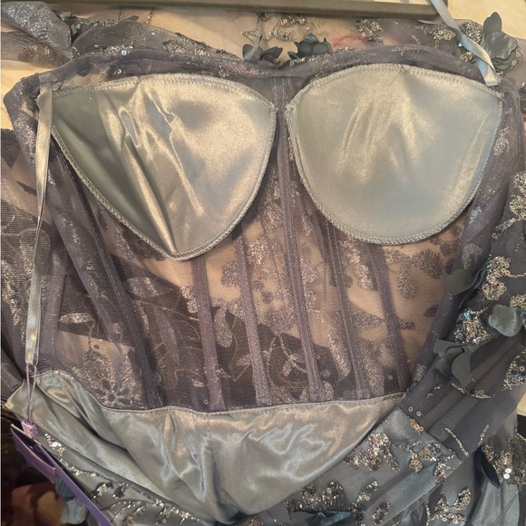 NEW! CINDERELLA DIVINE La Divine Floral
Corset Bodice Evening Gown Blue SZ 8 NWT - Picture 10 of 14